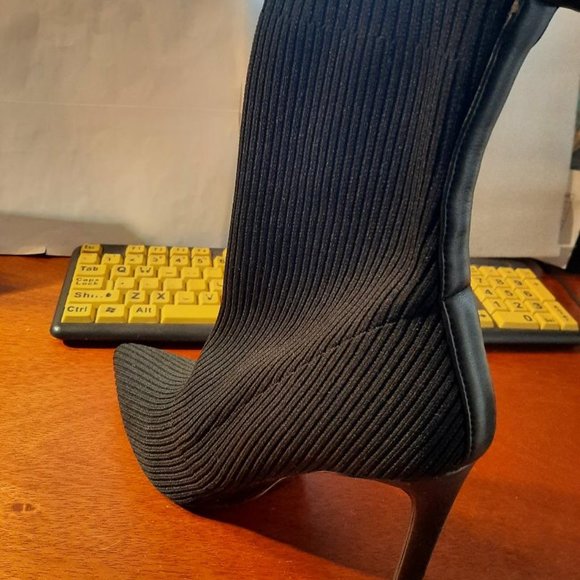 Steve Madden Darra Pointe Toe Stretched Knit Stiletto Heel Black Sz10 New Defect - Picture 2 of 7